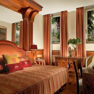 <a href='raphael-hôtel-rome-chambres-deluxe.htm'>Chambres<br><span>Deluxe</span></a>